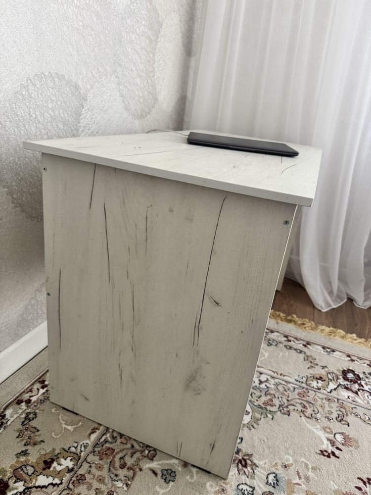 Продам парту б/у .Почти как новый .