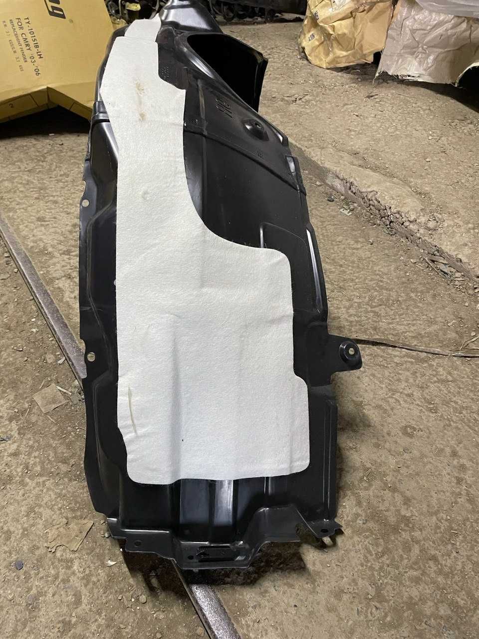 Передний подкрылок на Toyota Camry 50,55