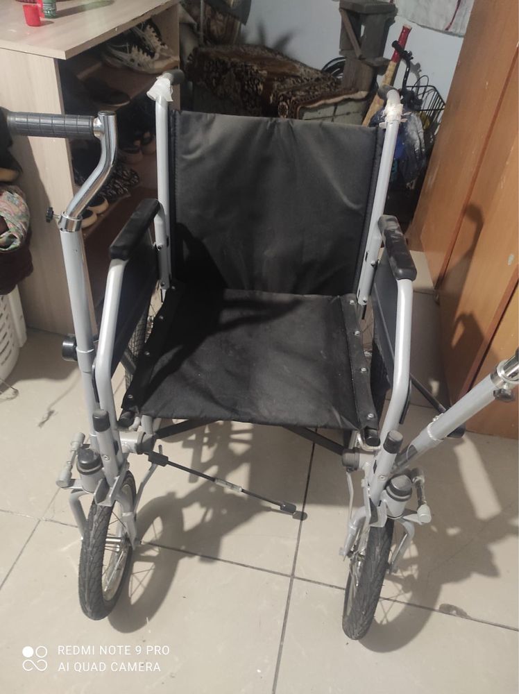 Продам инвалидную коляску