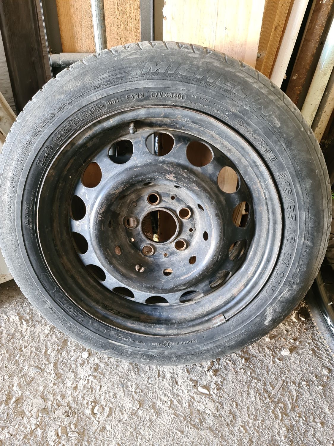 Продам запаску Мерседес 210