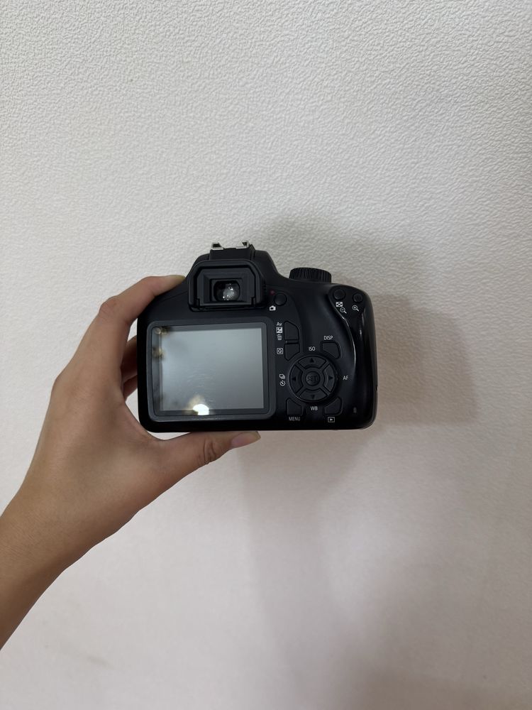 Очень срочно!Canon eos 4000d .Обьектив 18-55.Состояние идеально
