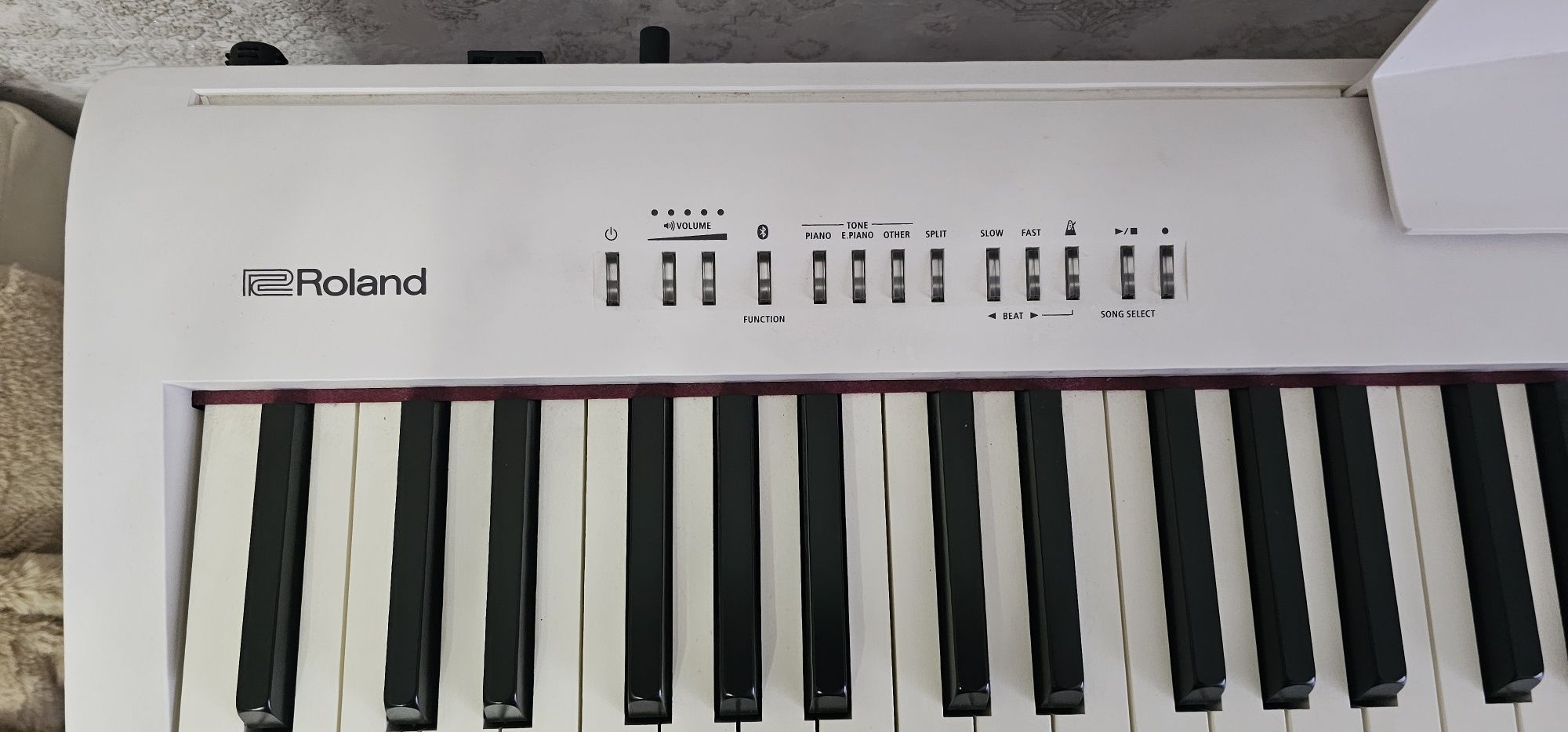Продам цифровое пианино Roland