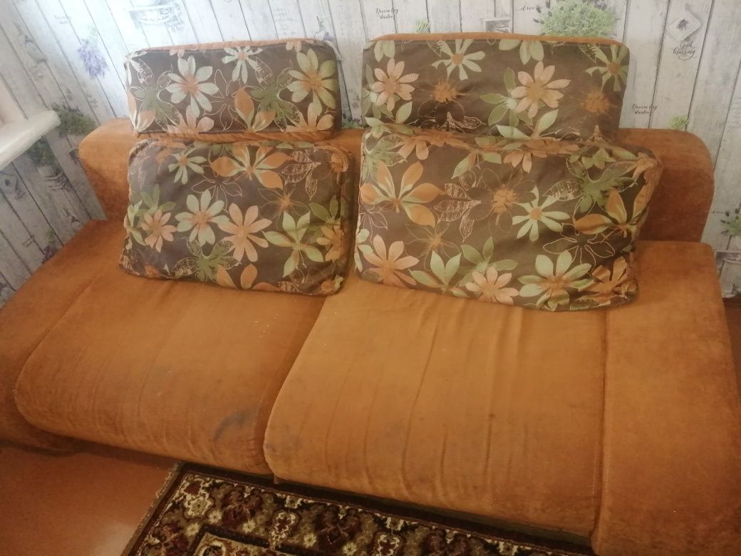 Продам диван за 15