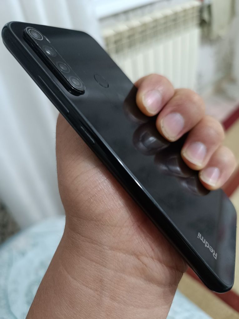 Срочно продам телефон Redmi Note 8/2022г, 64г/интернет 4G+ минусы нету