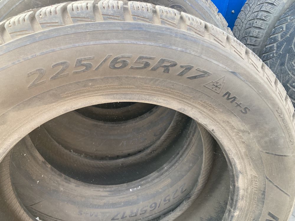 Продам резину на 15 и 17 (читайте описание)