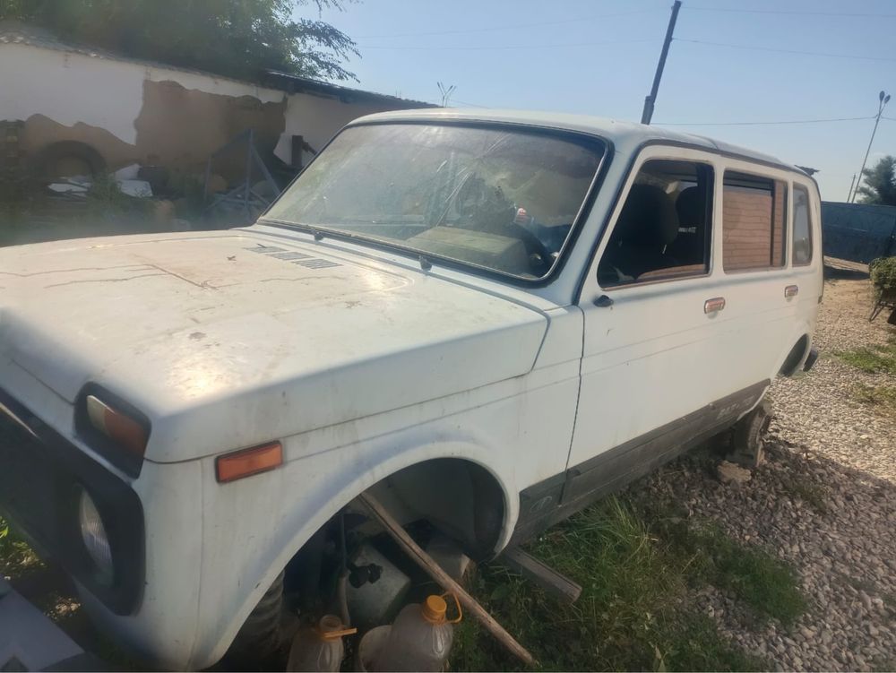 Нива авто көлігі 4есікті