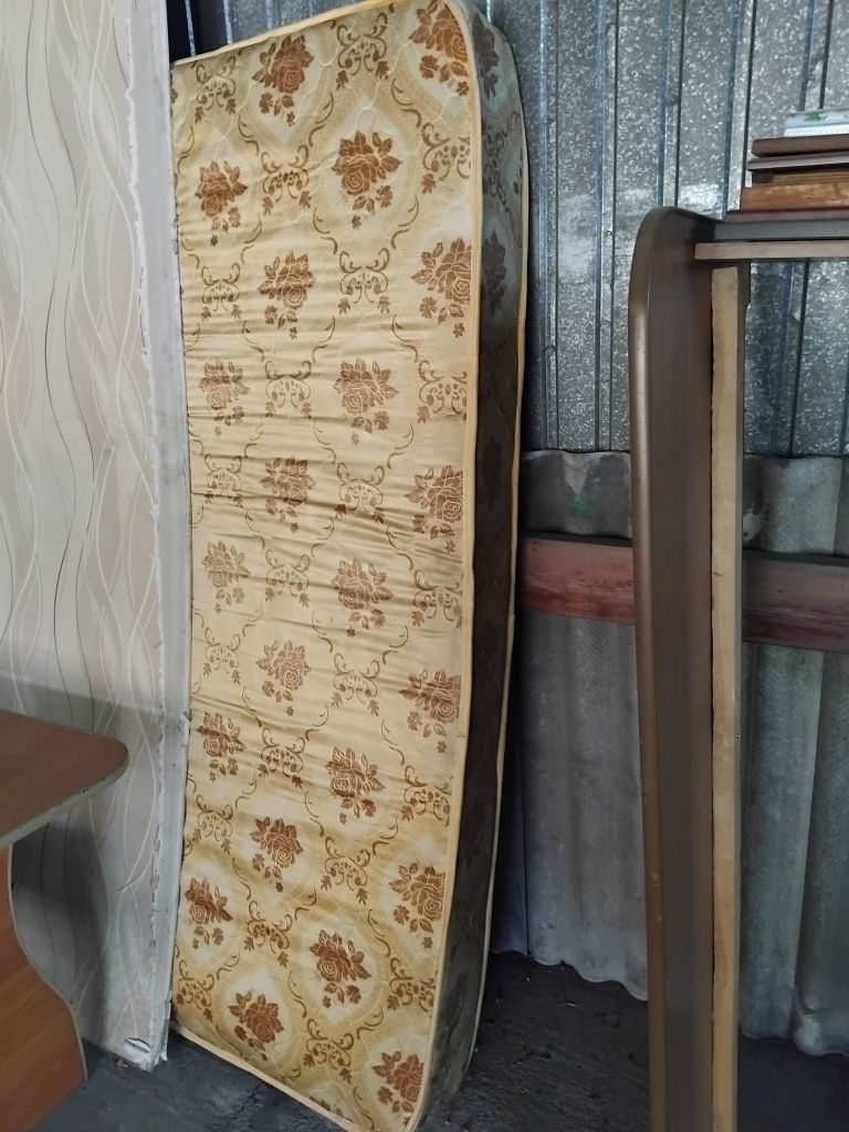 Продам двухспальную кровать