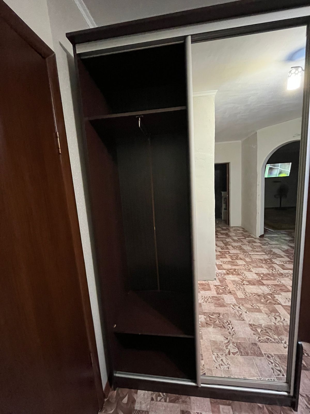 Продам прихожую,,Визит,,30000