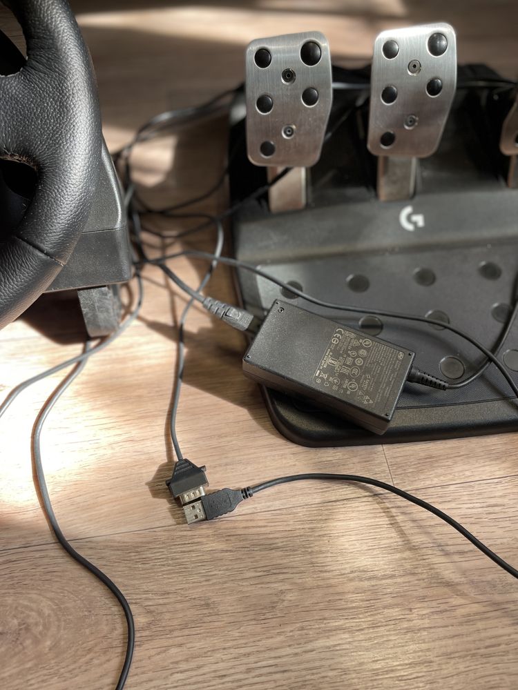 Игровой руль Logitech G923
