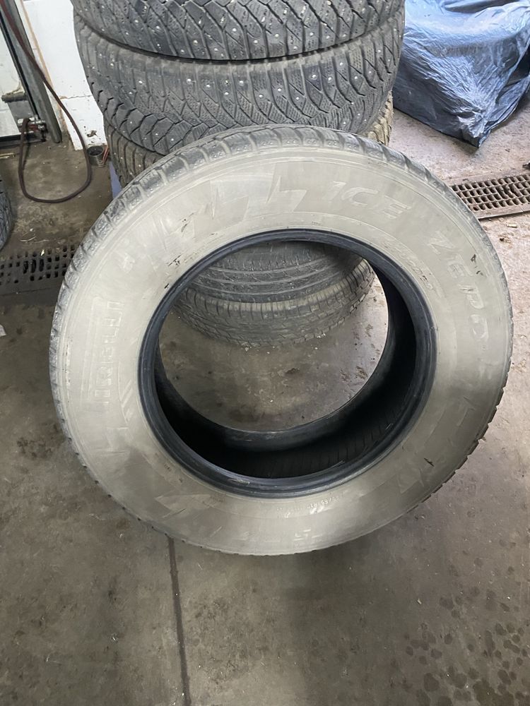 Шины  на авто  245/65/r17 pirelly  зимние, шипов нет