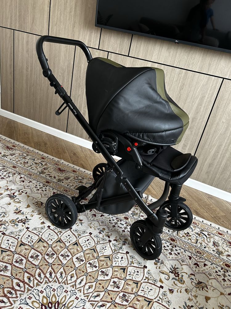 Продам всесезонную коляску Anex Cross City 2 в 1
