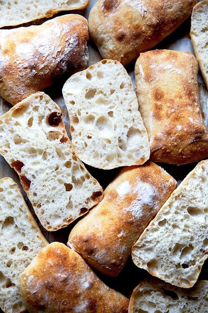 Круассаны, панини, чиабатта, сэндвичи