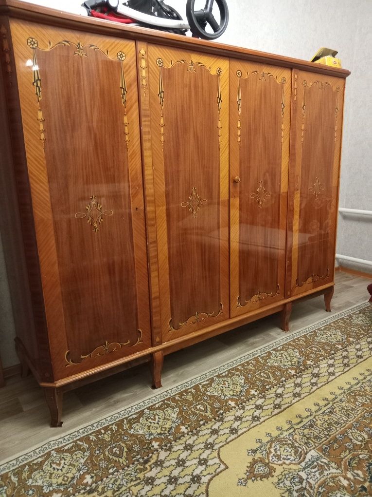 Продам комплект  в гостиную.