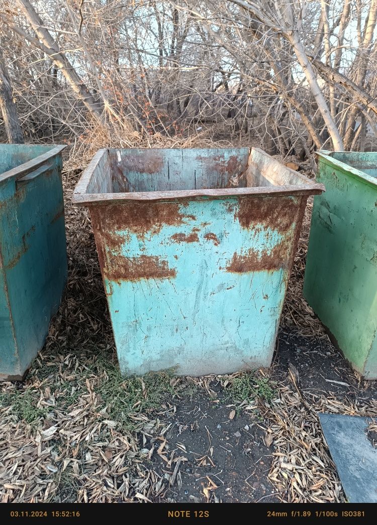 Мусорные контейнеры