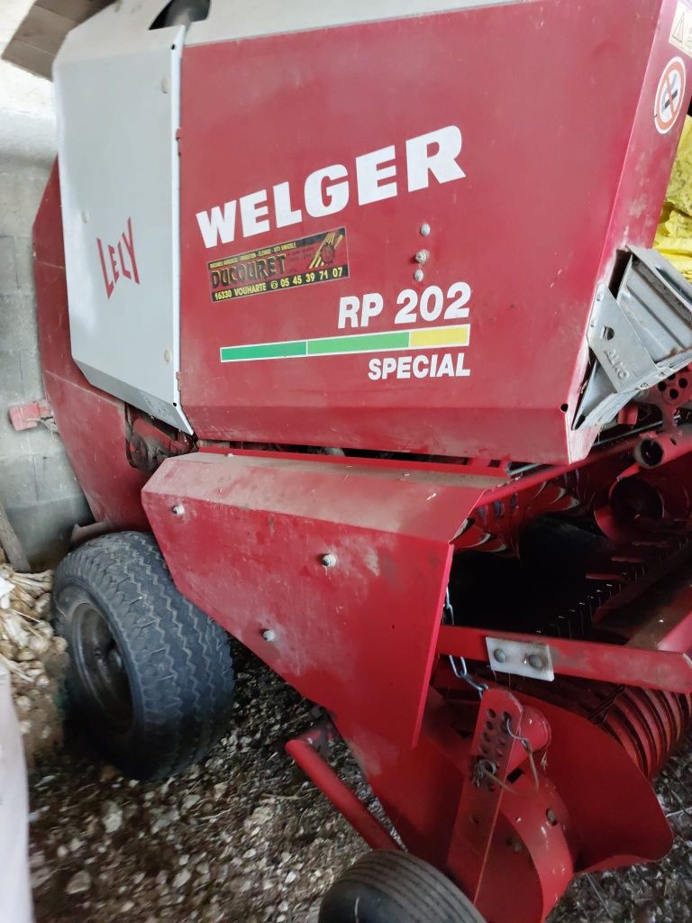 Рулонный пресс-подборщик Welger RP202