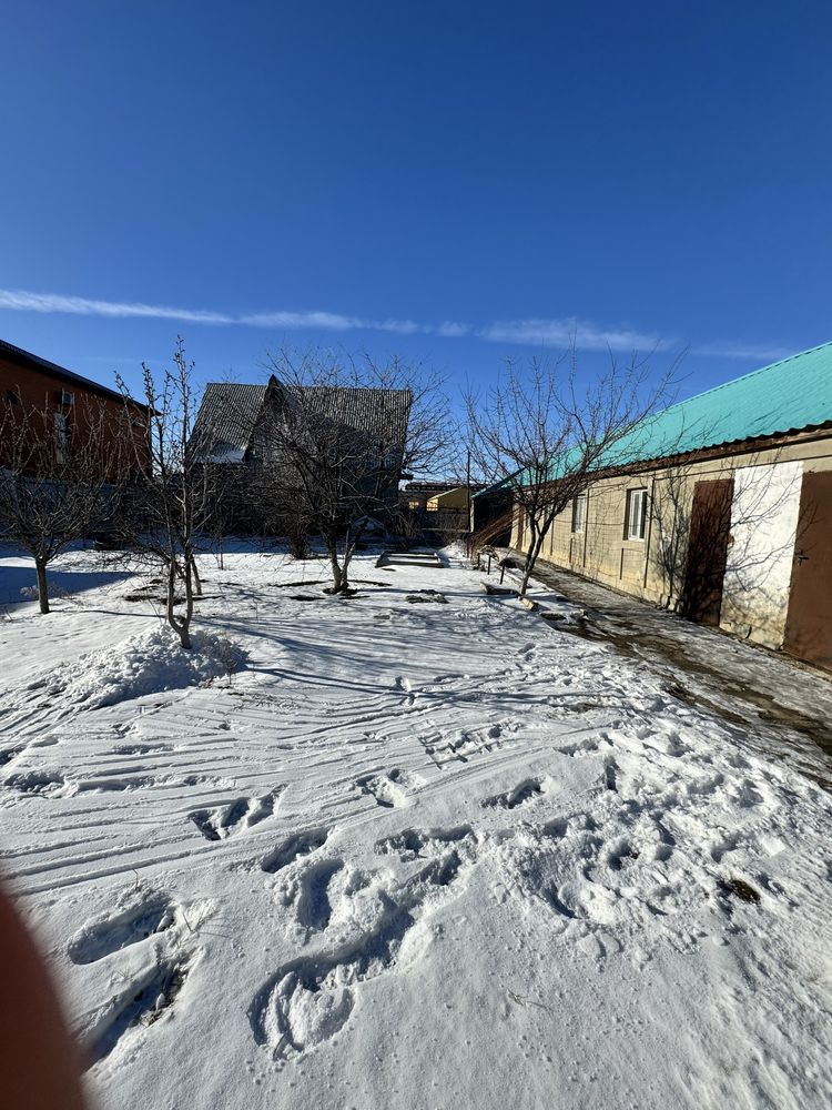 4 бөлмелі Мансард үй сатылады. Саудасы бар.