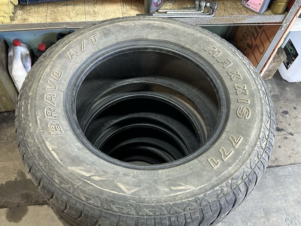 Продам резину Maxxis 771