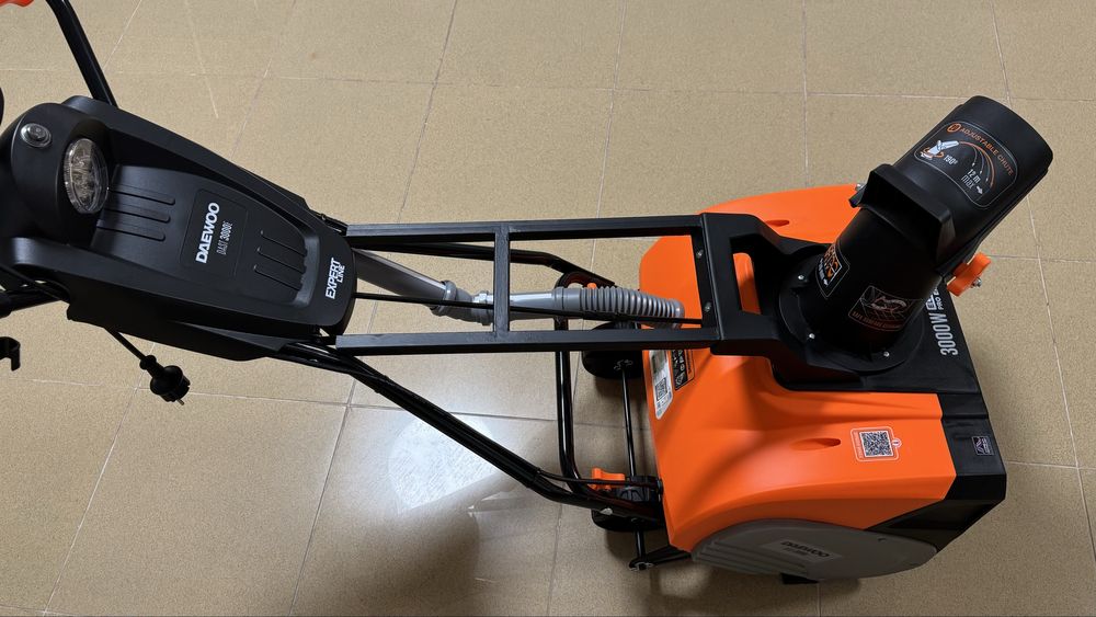 Продам снегоубочную машину Daewoo 3000
