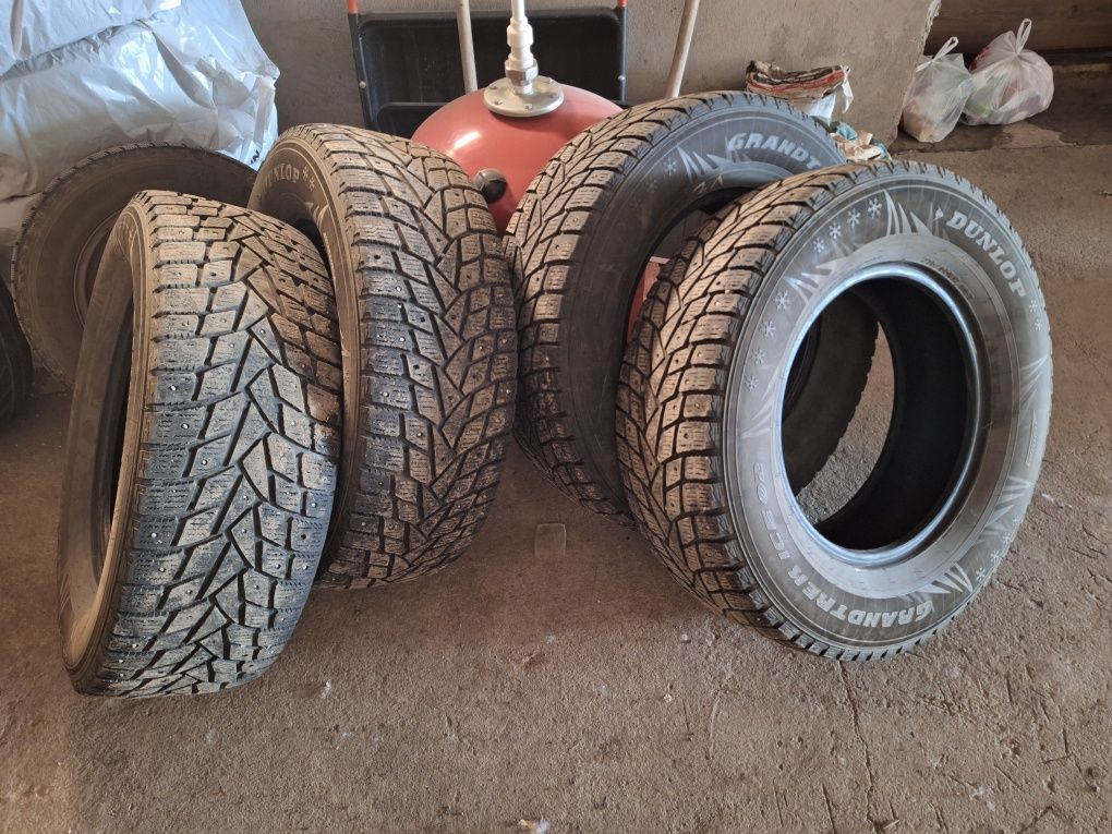 Продаю шины DUNLOP Шипованная Липучка