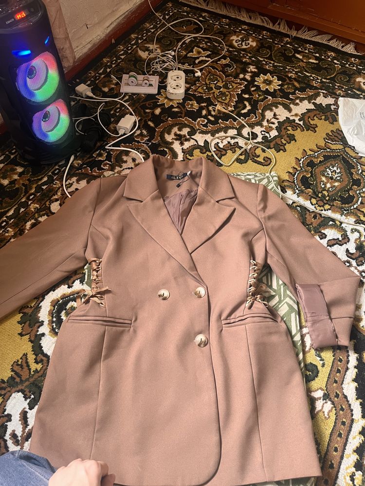 продам женский пиджак