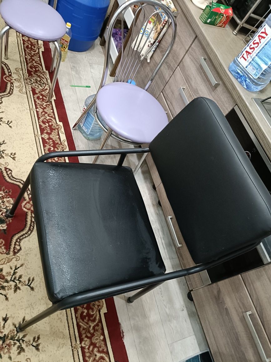 Продам стулья и табуретки