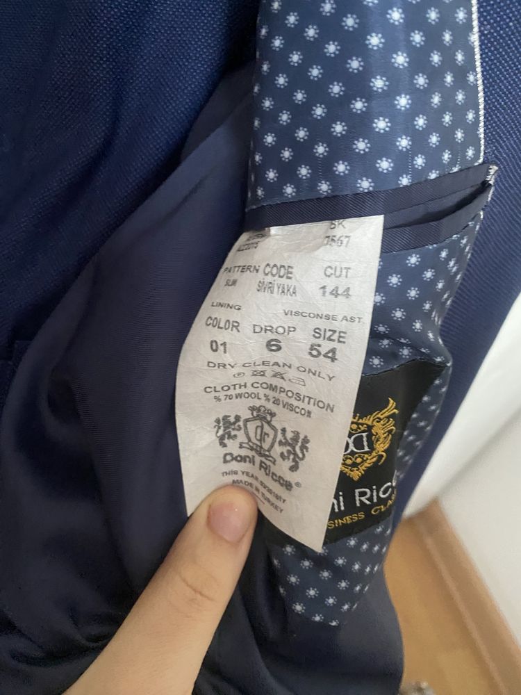 Продам брючный костюм