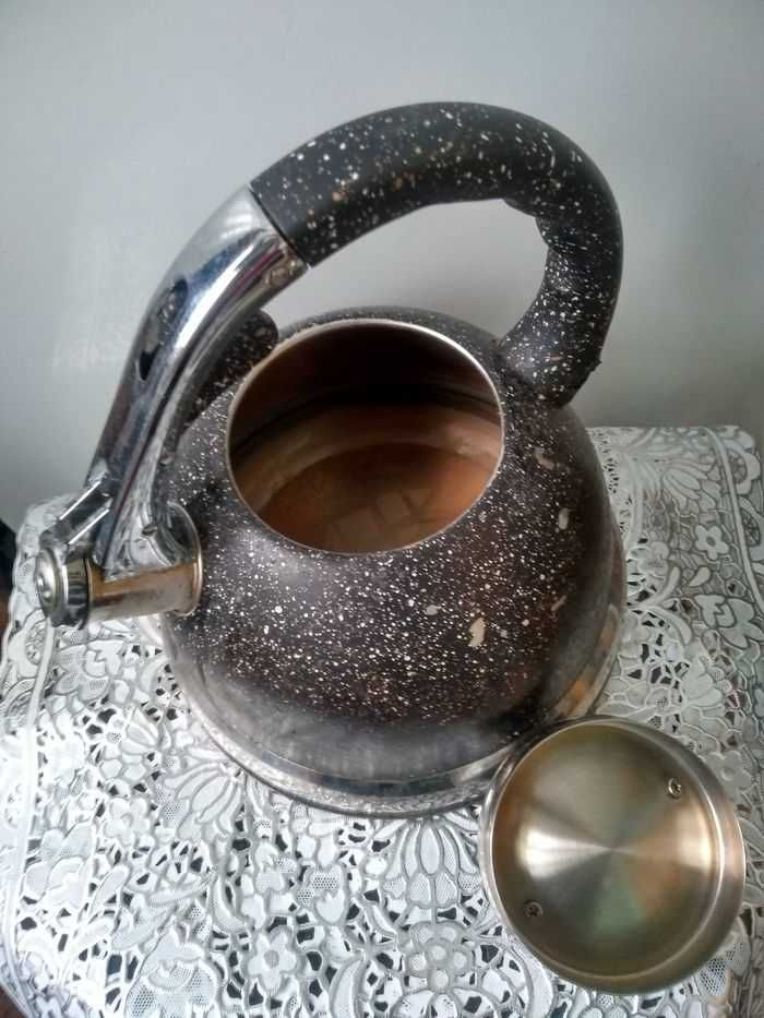 ОТДАМ ДАРОМ чайник, из стали, со свистком, Германия, большой 3л, БУ