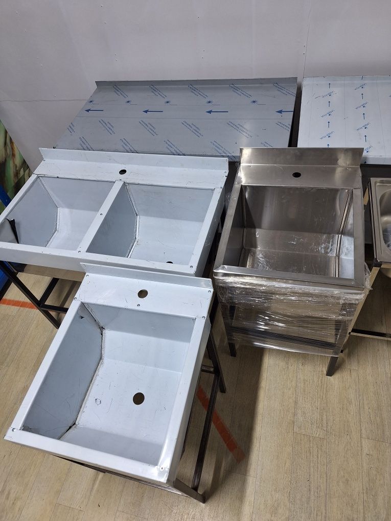 Продам разделочные столы и мойки из нержавеющей стали.