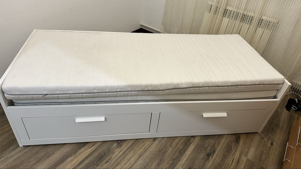 Кровать ikea с матрасами