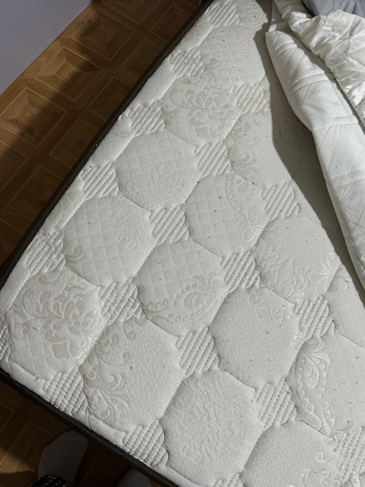 Продам кровать  с матрасом