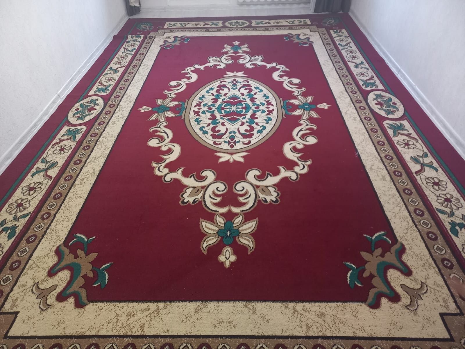 Кілем 3х5 сатылады, таза, жыртылмаған, түсі кетпеген