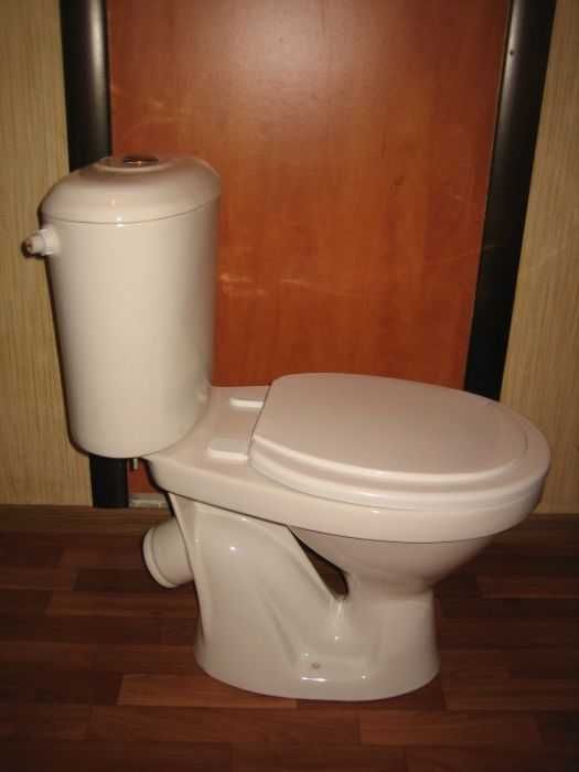 Продам унитаз c бачком