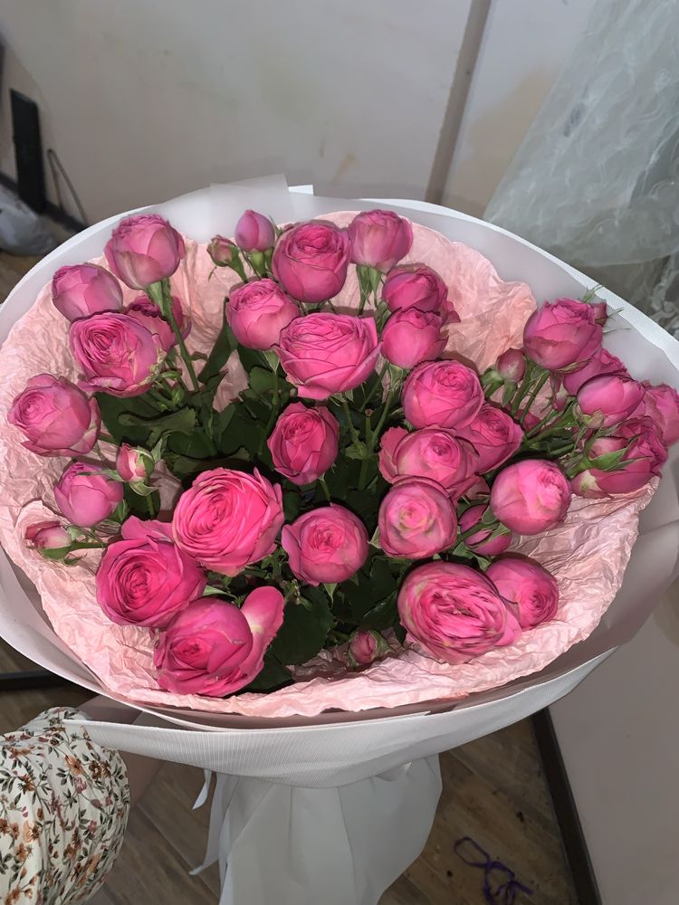 Свежий букет из кустовх роз