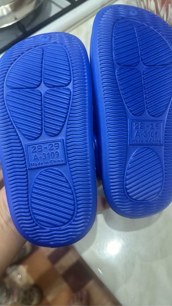 Продам новые кроксы