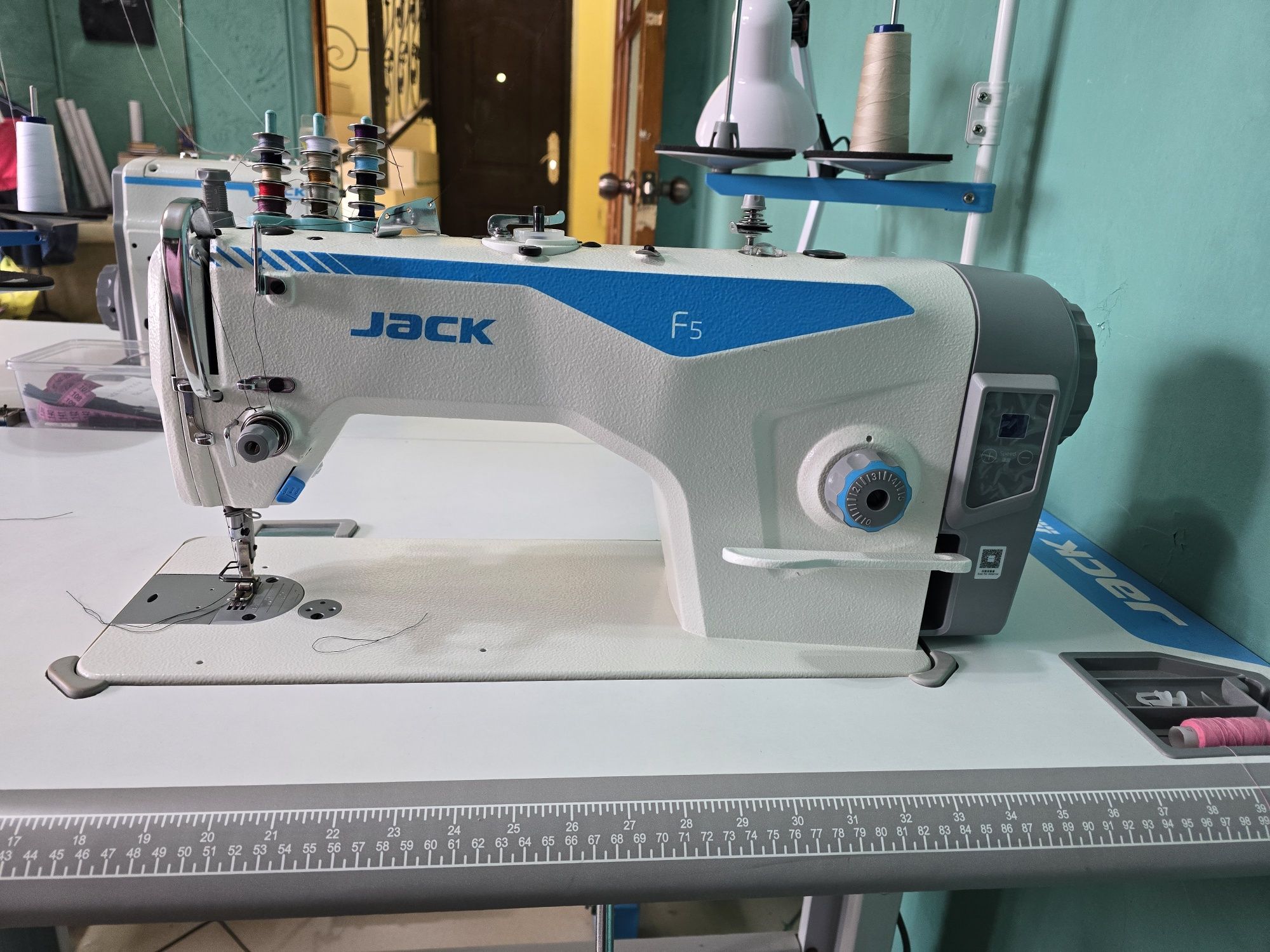 Продам швейную машину Jack F5
