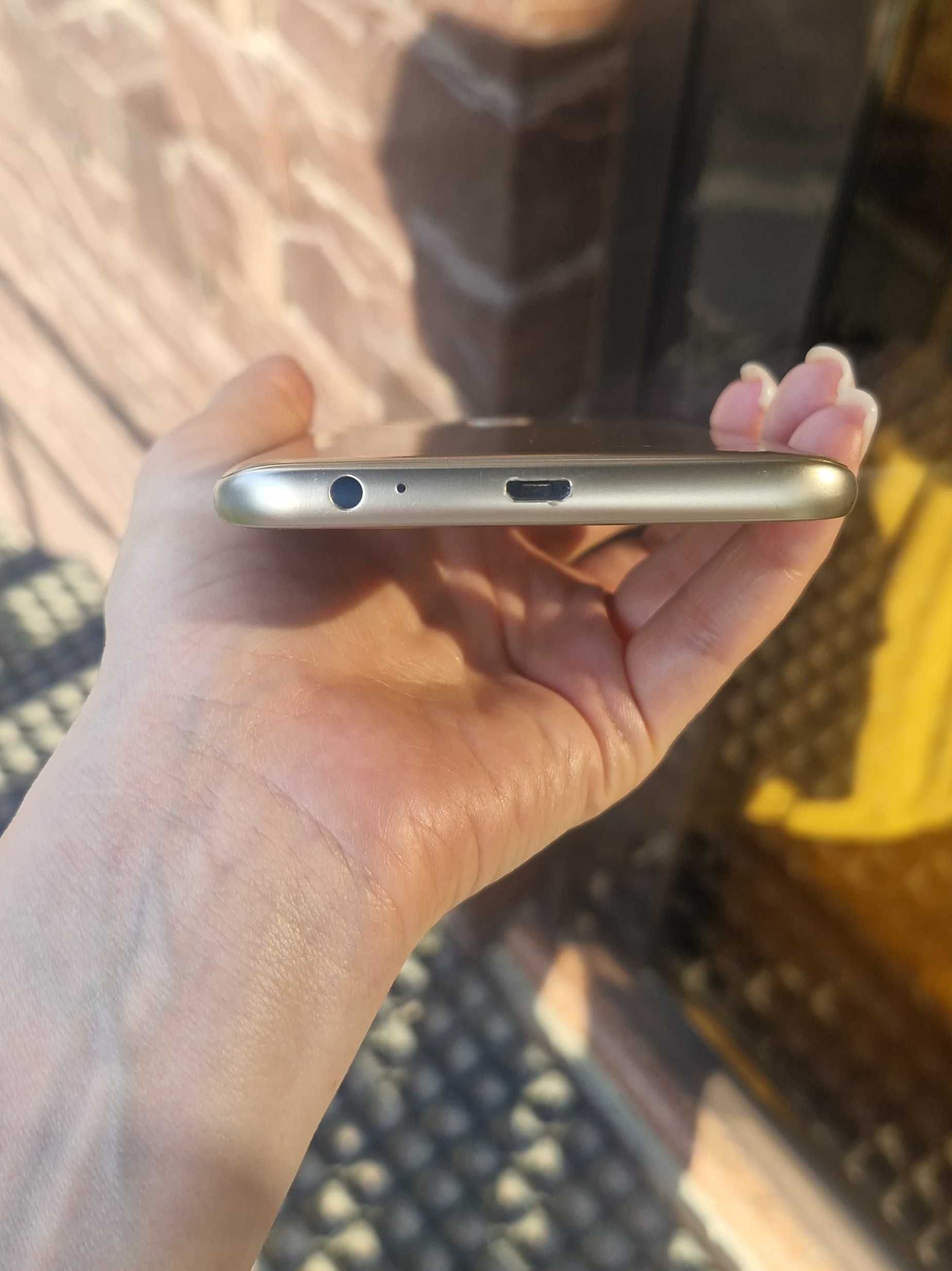 Samsung Galaxy J4 состояние как новый