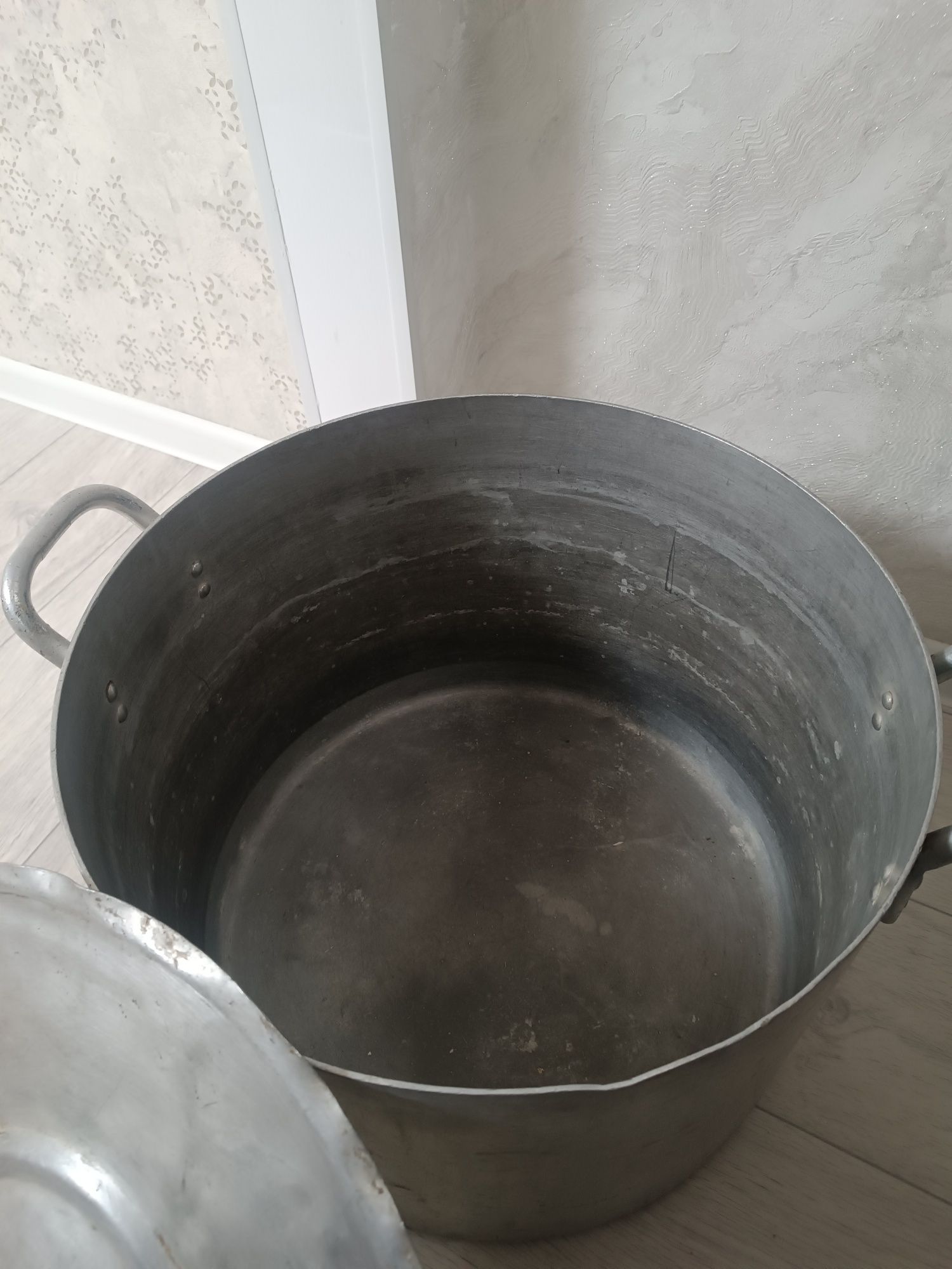 Продам кастрюлю 40л