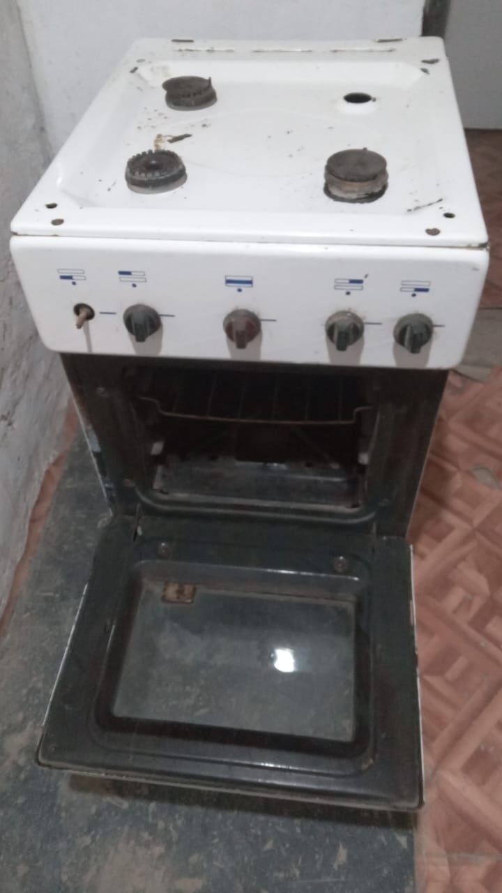 Продам газовую плиту