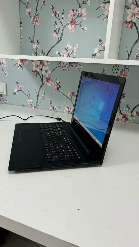 Продам ноутбук Lenovo в хорошем состояний