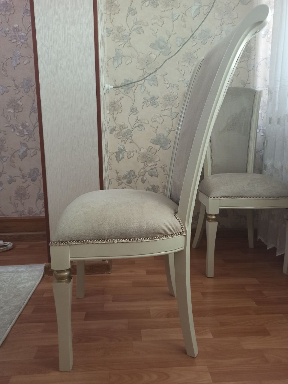 Продам стол и стулья