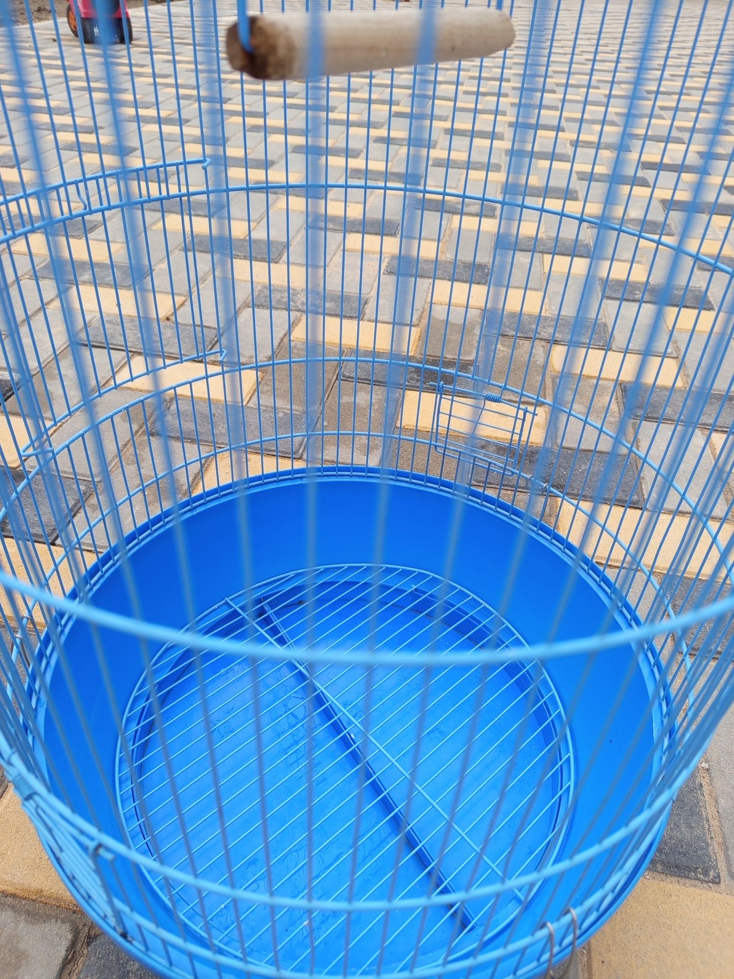 Продам клетку для попугаев.