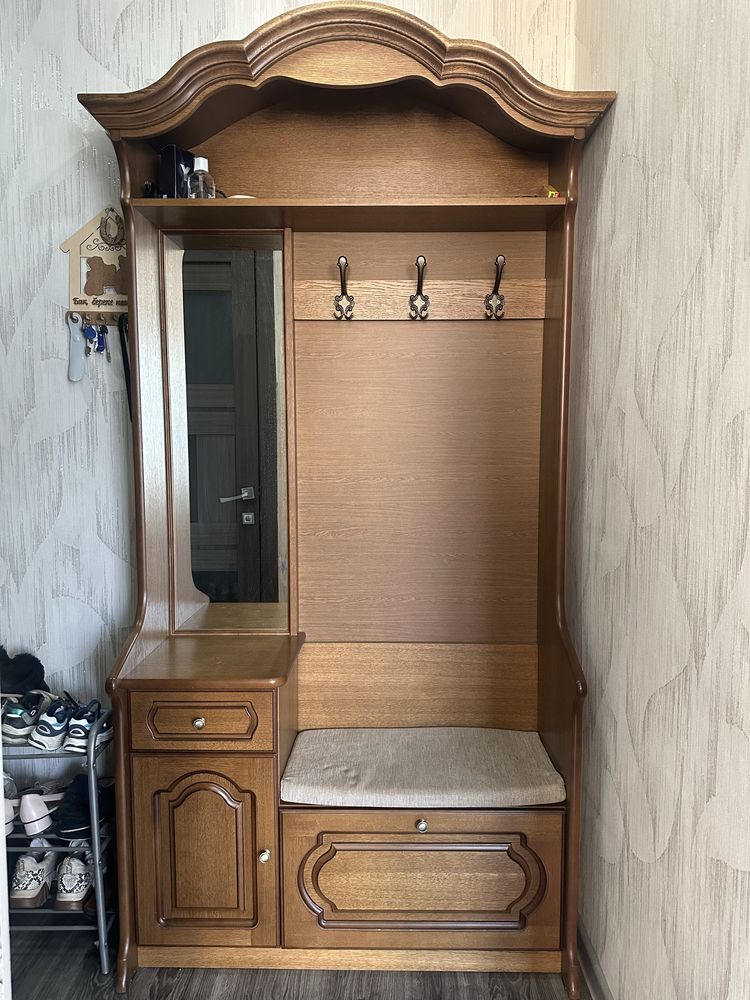 Продам шкаф в прихожую