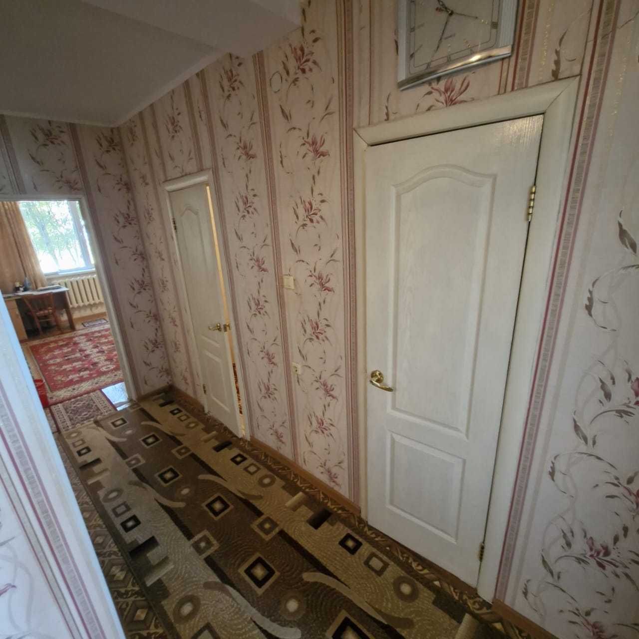 Продам трехкомнатную квартиру мкрн. им. Д.А. Конаева д. 58 (6 Мкр)