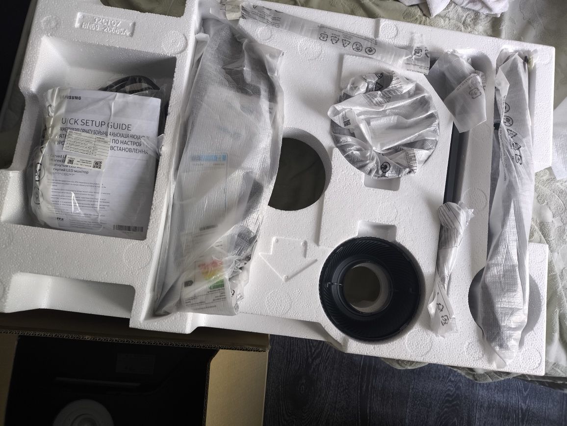 Samsung odyssey G7  32 дюйма