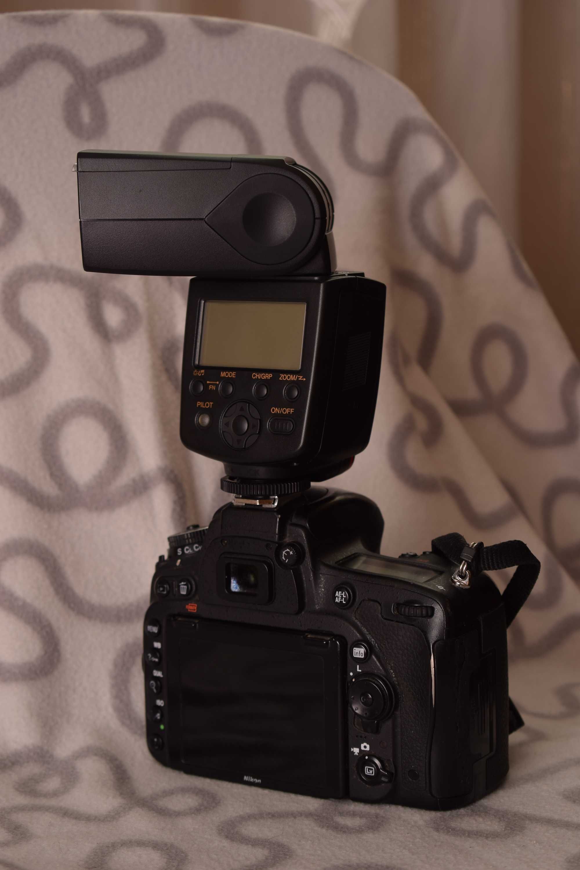 Полнокадровый фотоаппарат Nikon в комплекте со вспышкой.