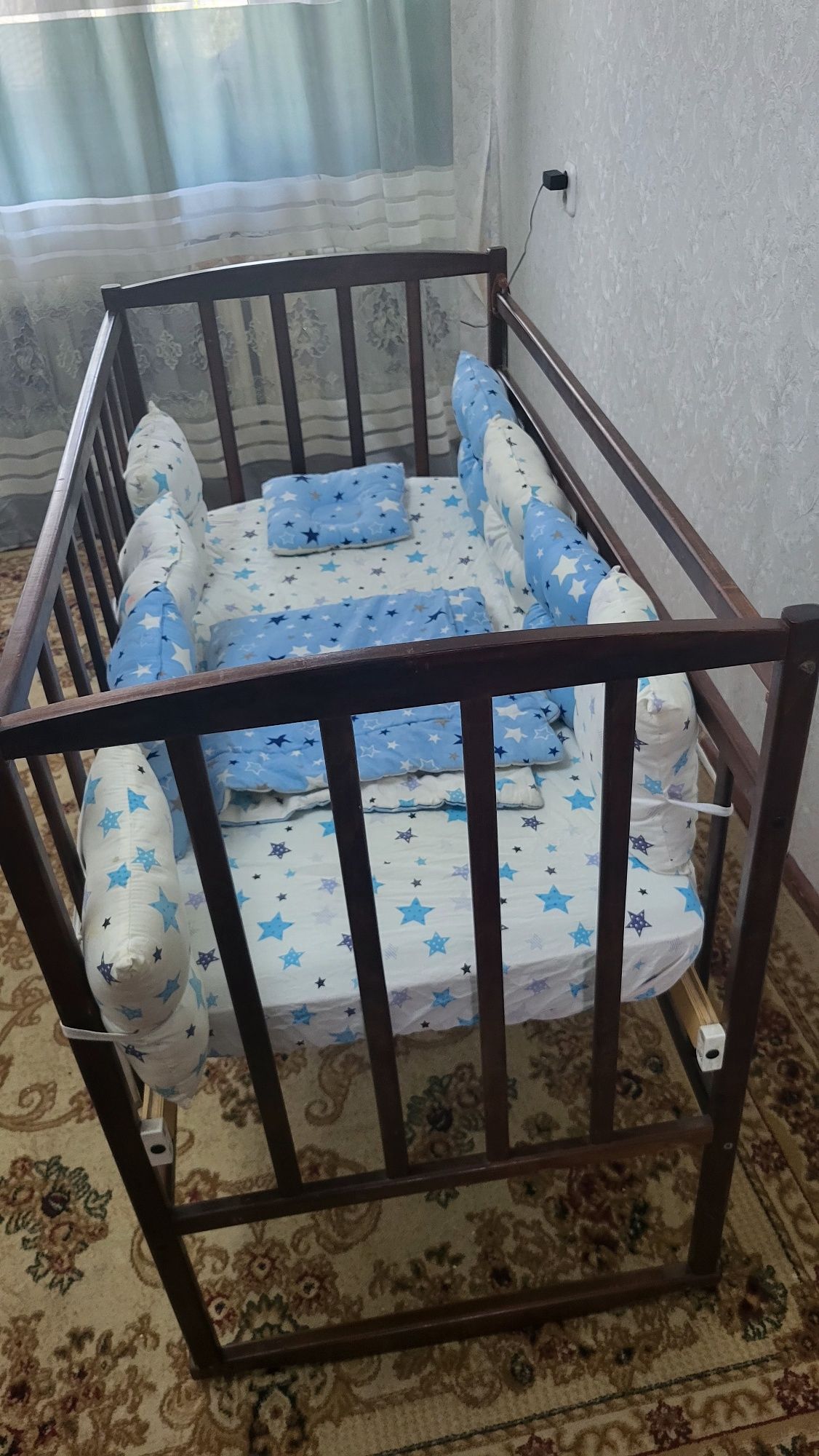 Продаеться манеж +стульчик для кормления
