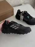 Продам новые кроссовки adidas Terrex