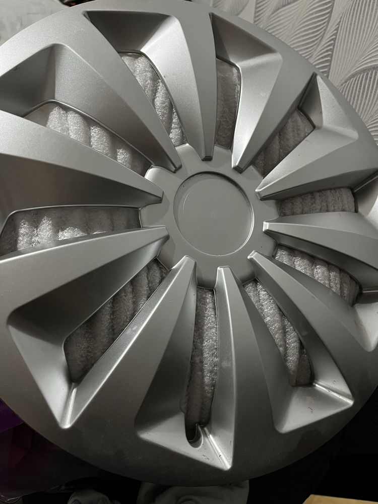 Продам 5 покрышек с дисками 185/65R15 Лето