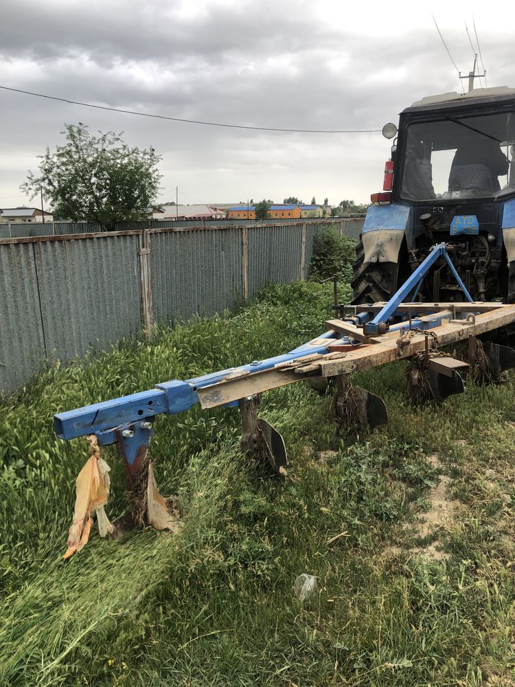 Трактор МТЗ-1221 в отличном состоянии с плугом