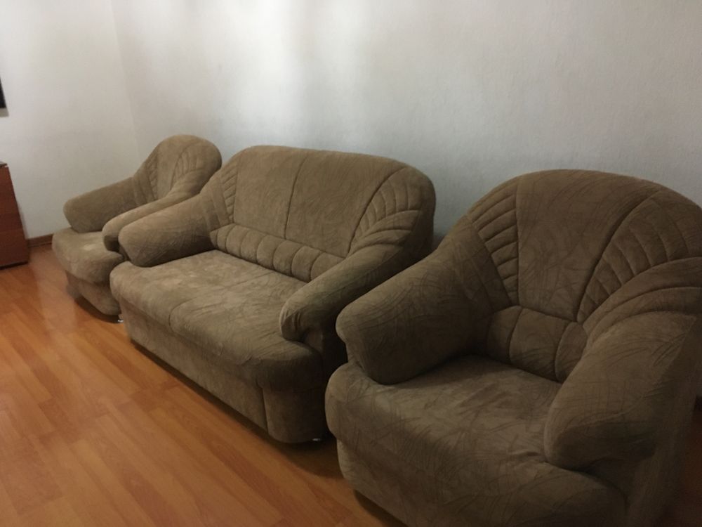 Продам диван с креслами в отличном состояний без запахов,грязи,пыли,